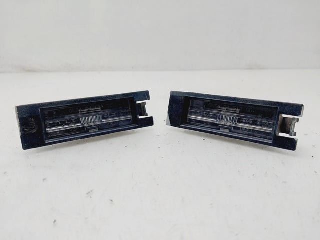 Lampa oświetlenia tylnej tablicy rejestracyjnej 13139990 OPEL
