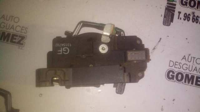 Zamek drzwi przednich prawych 13154792 OPEL