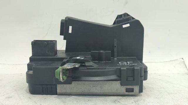 Zamek drzwi przednich prawych 13154792 OPEL