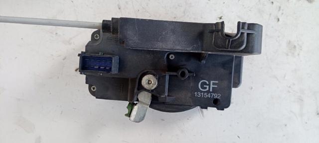 Zamek drzwi przednich prawych 13154792 OPEL