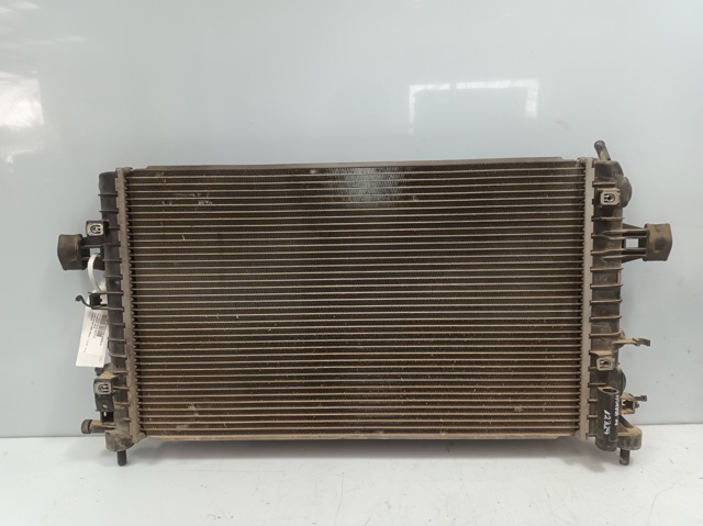 Chłodnica silnika 13170110 OPEL