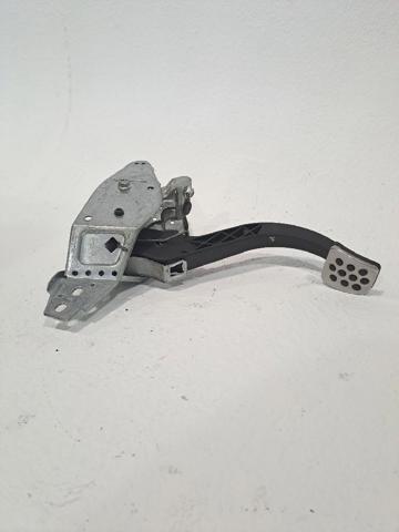 Pedał sprzęgła Opel Astra L35