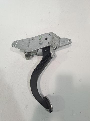 Pedał sprzęgła Opel Astra L35