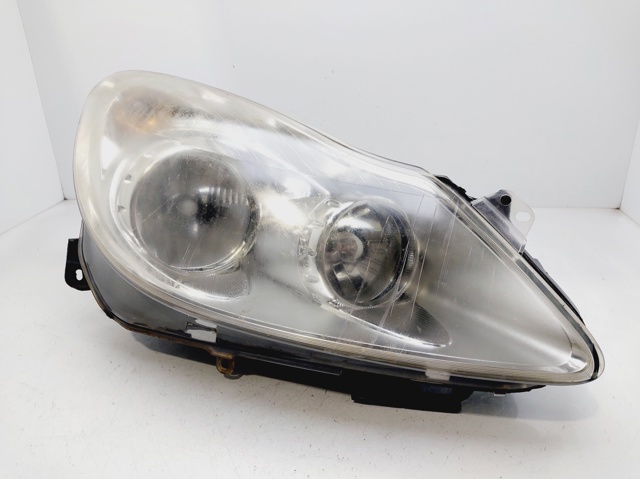 Reflektor prawy 13186382 OPEL