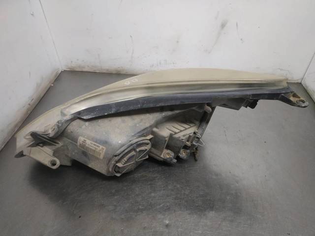 Reflektor prawy 13186382 OPEL
