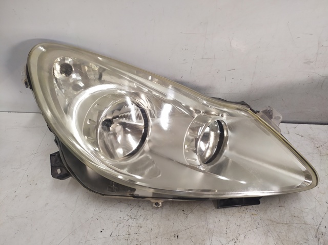 Reflektor prawy 13186382 OPEL