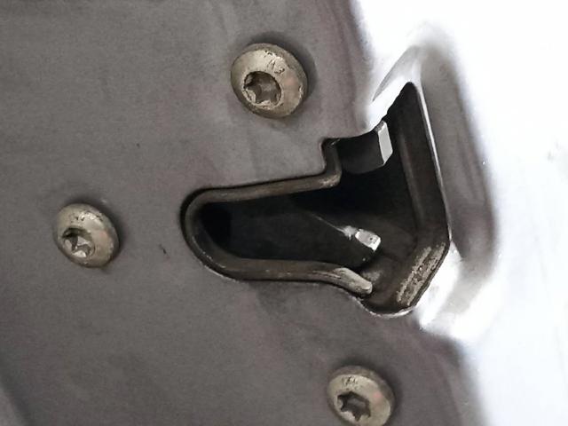 Zamek drzwi przednich lewych 13203899 OPEL
