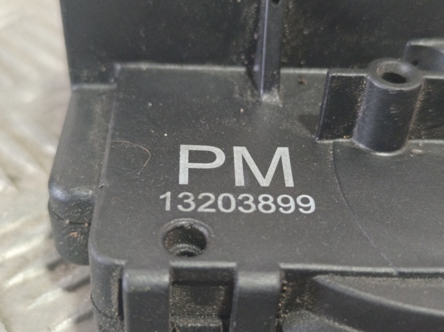 Zamek drzwi przednich lewych 13203899 OPEL