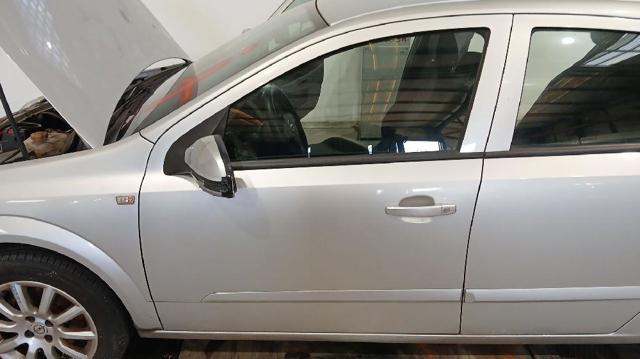 Drzwi przednie lewe 13208421 OPEL