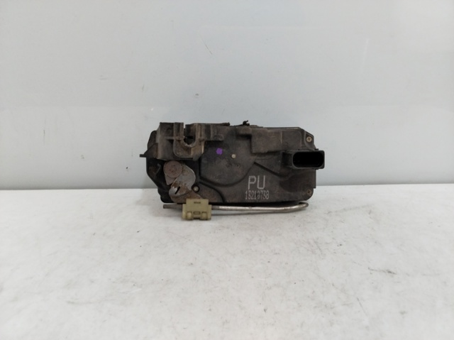 Zamek drzwi tylnych lewych 13210738 OPEL