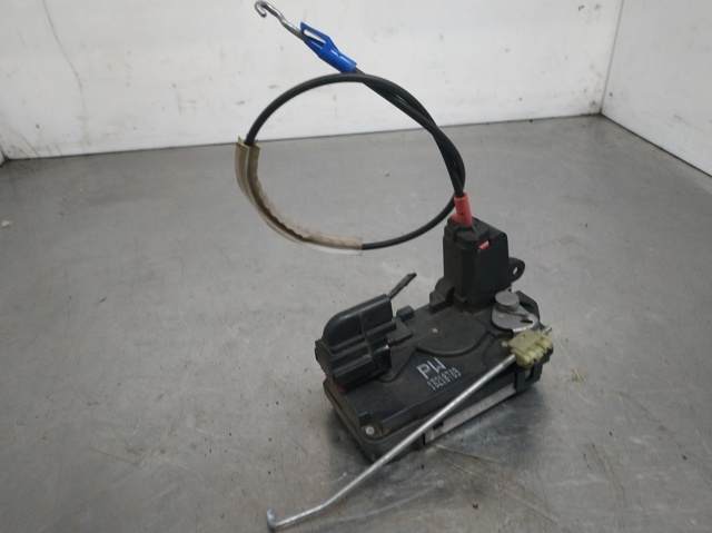 Zamek drzwi tylnych prawych 13210739 OPEL