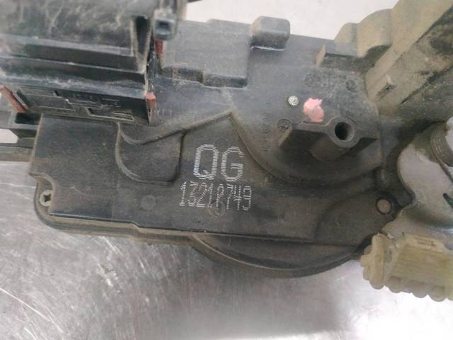 Zamek drzwi przednich prawych 13210749 OPEL