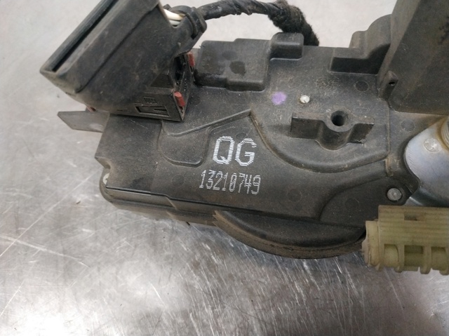 Zamek drzwi przednich prawych 13210749 OPEL