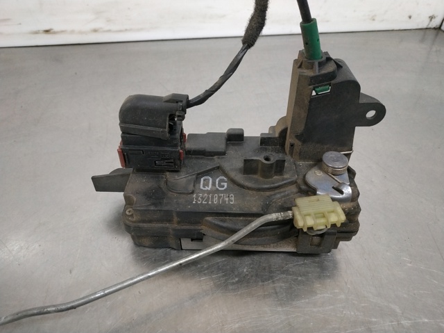 Zamek drzwi przednich prawych 13210749 OPEL