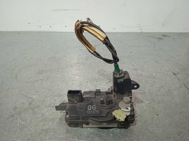 Zamek drzwi przednich prawych 13210749 OPEL