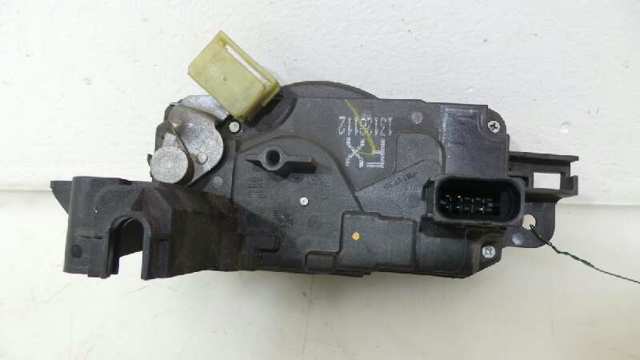 Zamek drzwi przednich prawych 13210749 OPEL