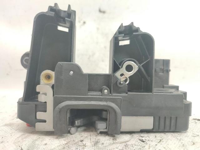 Zamek drzwi tylnych prawych 13210763 OPEL