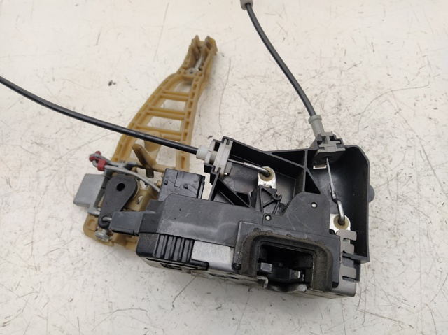 Zamek drzwi przednich lewych 13210767 OPEL