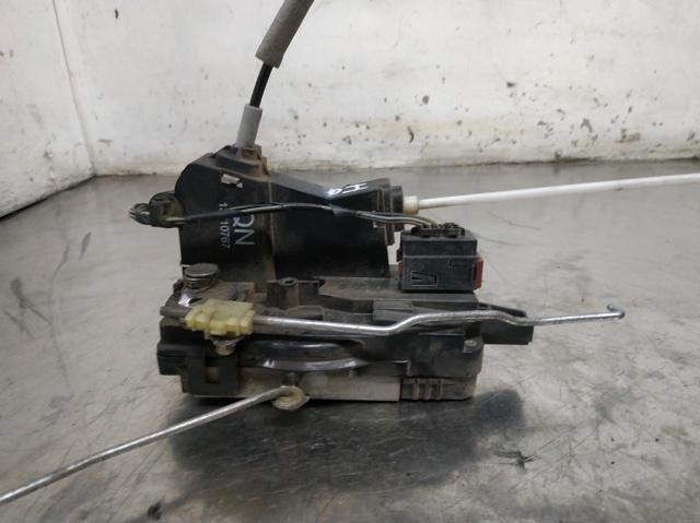 Zamek drzwi przednich lewych 13210767 OPEL
