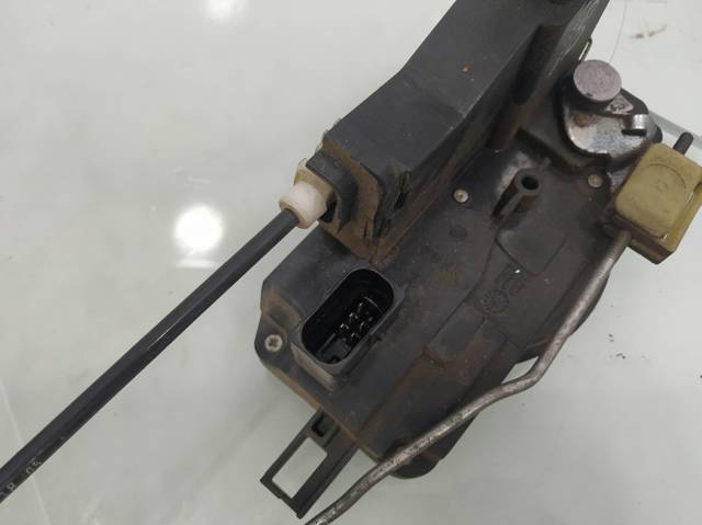 Zamek drzwi przednich prawych 13210770 OPEL