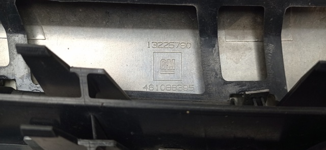 Atrapa chłodnicy 13225775 OPEL