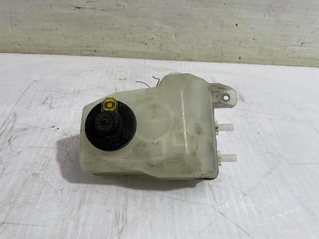 Zbiorniczek głównego cylindra hamulcowego (płynu hamulcowego) 13231140120 TOYOTA