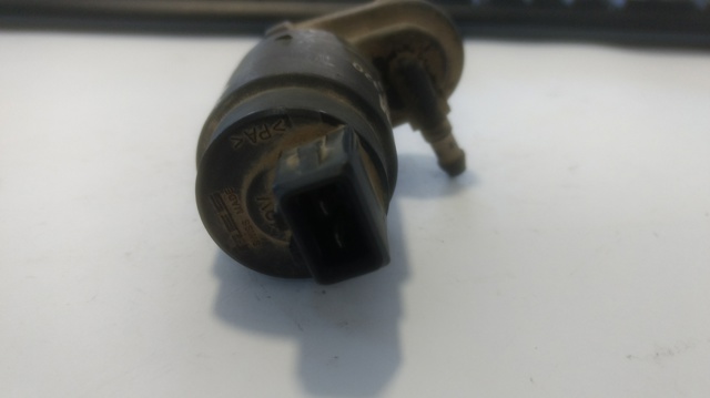 Pompka spryskiwacza szyby przedniej 13248320 OPEL