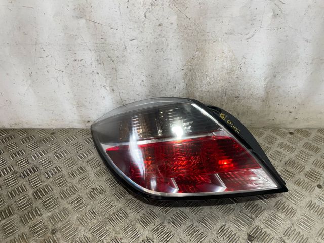 Lampa zespolona tylna lewa 13252443 OPEL
