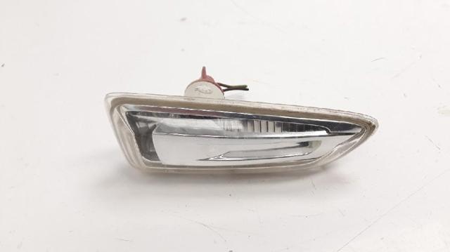 Powtarzacz kierunkowskazu na błotniku prawy 13273104 OPEL