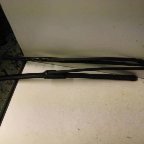 Ramię wycieraczki szyby przedniej 1328423080 FIAT