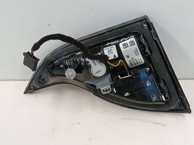 Lampa zespolona tylna prawa wewnętrzna 13292359 OPEL