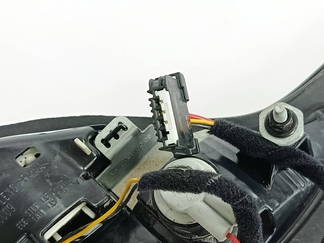 Lampa zespolona tylna prawa wewnętrzna 13292359 OPEL