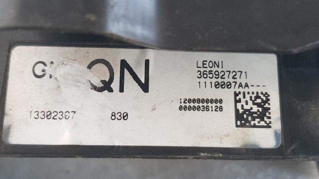 Skrzynka bezpieczników Opel Astra 35