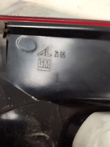 Lampa zespolona tylna lewa zewnętrzna 13306459 OPEL