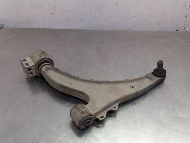Wahacz zawieszenia przedniego dolny lewy 13318884 OPEL