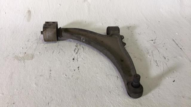 Wahacz zawieszenia przedniego dolny prawy 13318885 OPEL