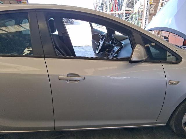 Drzwi przednie prawe 13330766 OPEL