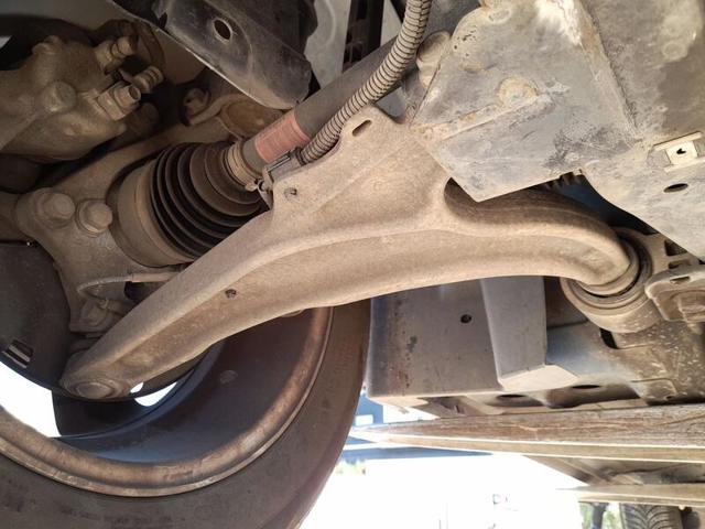 Wahacz zawieszenia przedniego dolny prawy 13334023 GM