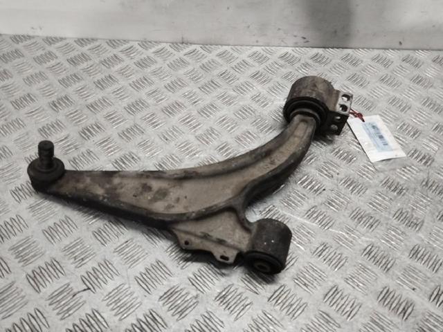 Wahacz zawieszenia przedniego dolny prawy 13334023 GM