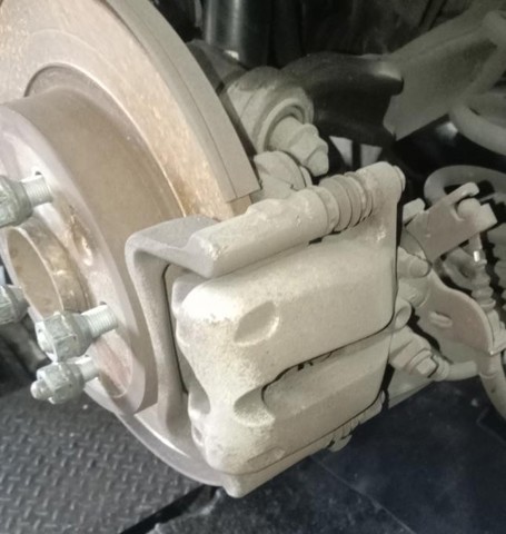 Jarzmo zacisku hamulcowego tylnego 13343574 OPEL