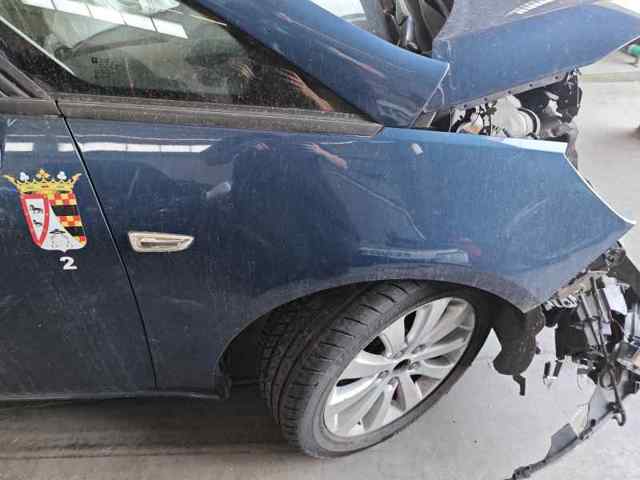 Błotnik przedni prawy Opel Zafira P12