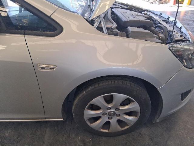 Błotnik przedni prawy 13390003 OPEL