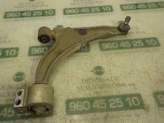 Wahacz zawieszenia przedniego dolny prawy 13401130 OPEL