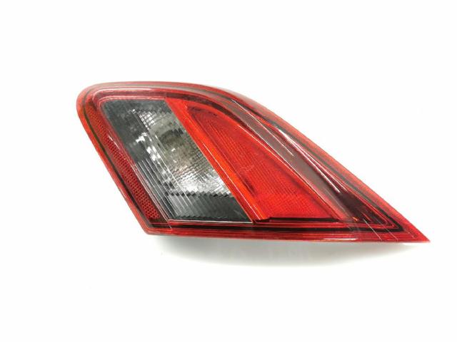 Lampa zespolona tylna prawa wewnętrzna 13428452 OPEL