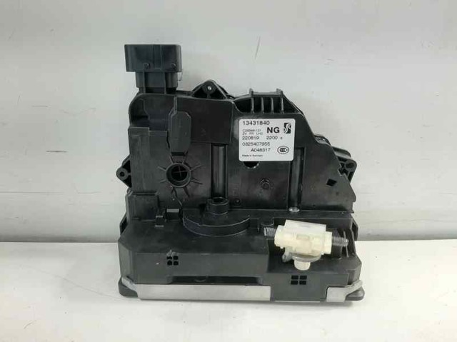 Zamek drzwi przednich prawych 13431840 OPEL