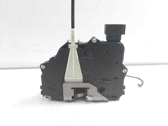 Zamek drzwi przednich prawych 13431840 OPEL
