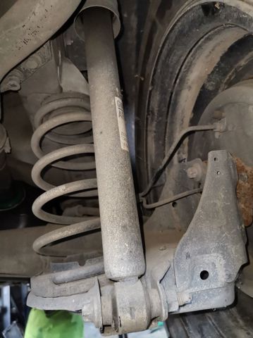 Amortyzator przedni prawy 13432672 OPEL