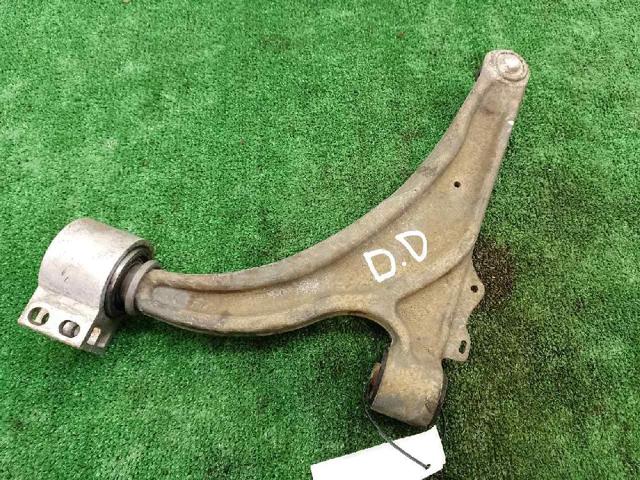 Wahacz zawieszenia przedniego dolny prawy 13463245 GM