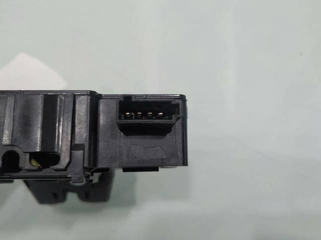 Zamek klapy bagażnika (3/5 drzwi tylnych) 13501988 OPEL