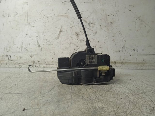 Zamek drzwi przednich prawych 13503150 OPEL